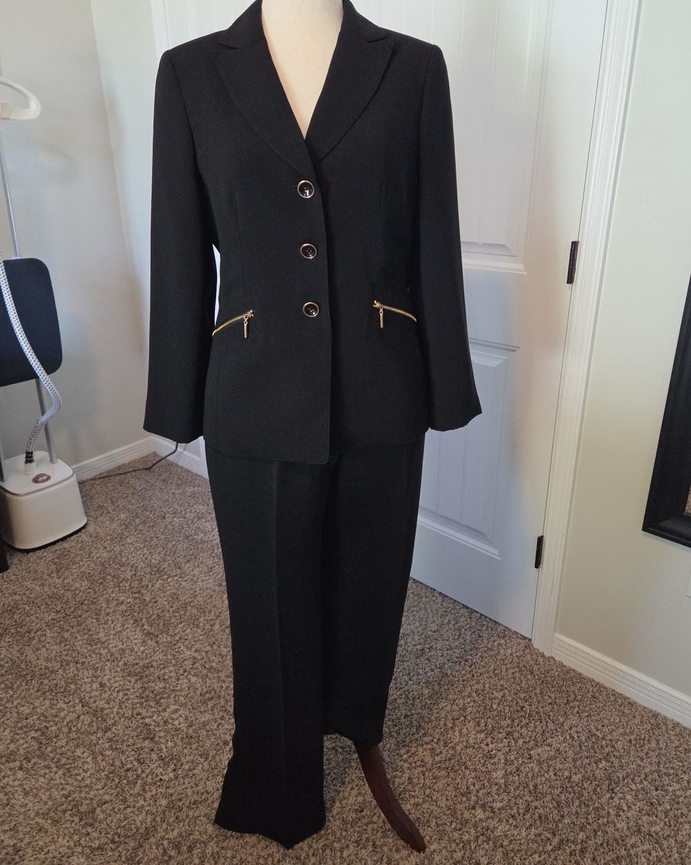 Elegant KASPER Black Women's Pantsuit - Classic Tailored Jacket & Wide-Leg Pants